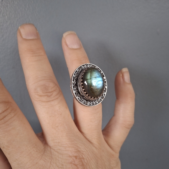 New Labradorite 925 Silver Statement Ring. - Picture 9 of 13